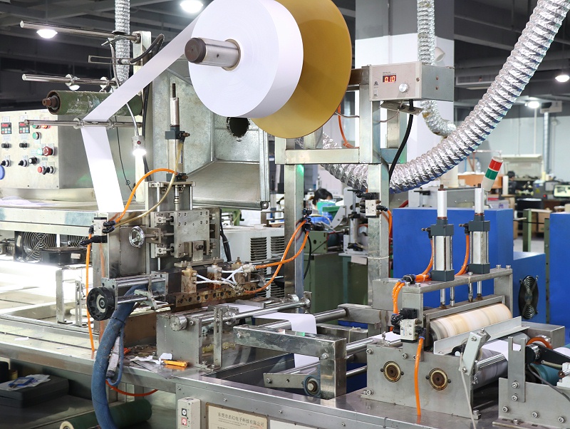 背膠生產線場景 (6)