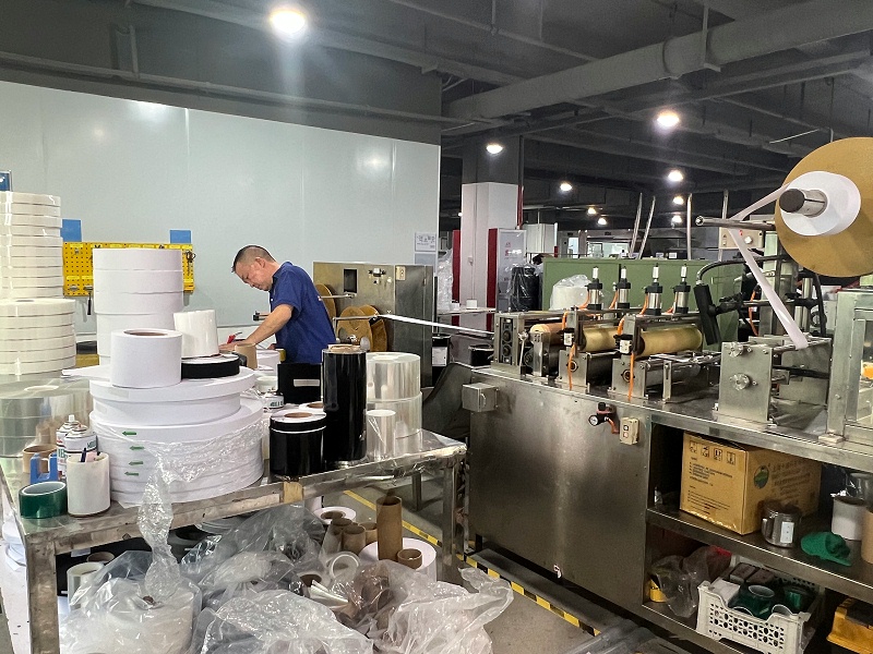 背膠生產線場景 (7)